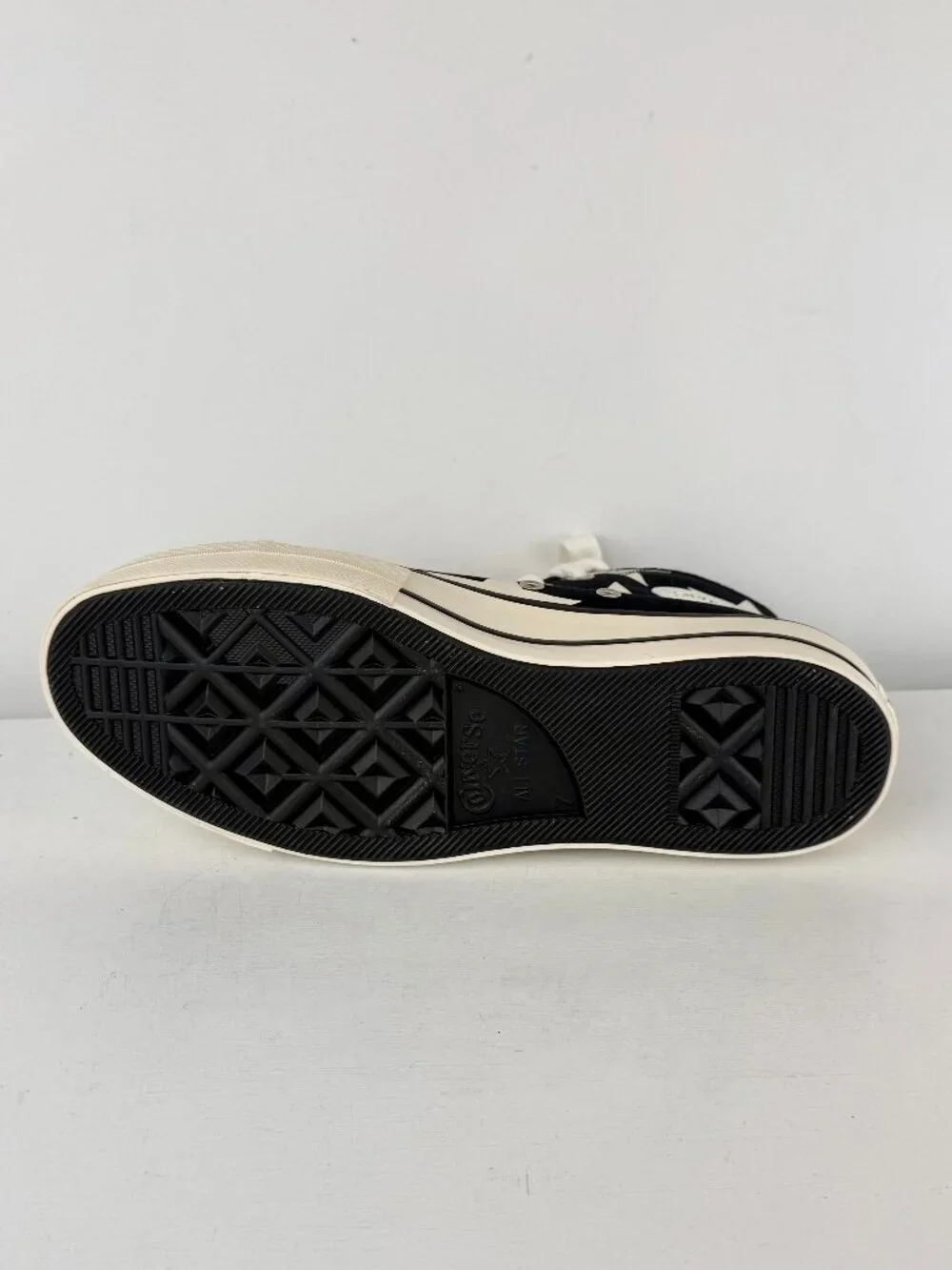 Women's 9 - Converse Chuck Taylor All Star Lift Large Stars - A09903C